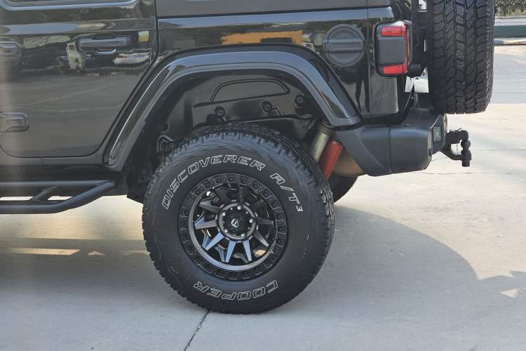 Used Jeep Wrangler 2021 2.0T Sahara Four-Door Edition Exterior 10