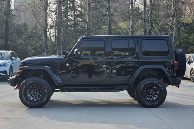 Used Jeep Wrangler 2021 2.0T Sahara Four-Door Edition Exterior 3