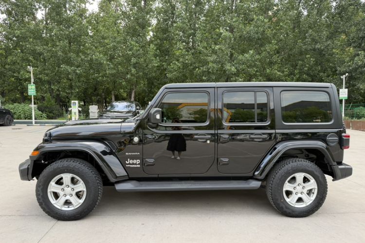 Used Jeep Wrangler 2021 2.0T Sahara Four-Door Edition Exterior 3