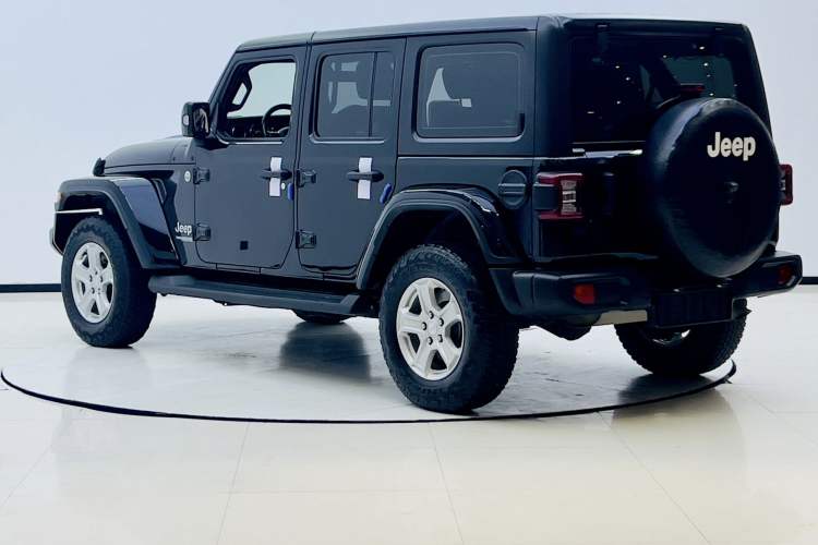 Used Jeep Wrangler 2021 2.0T Sahara Four-Door Edition Exterior 4