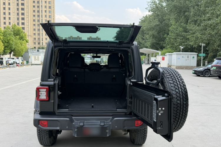 Used Jeep Wrangler 2021 2.0T Sahara Four-Door Edition Exterior 6