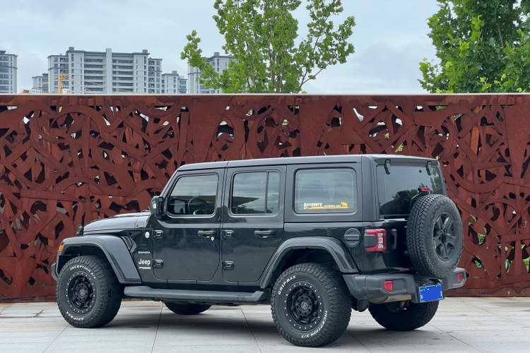 Used Jeep Wrangler 2021 2.0T Sahara Four-Door Edition Exterior 6