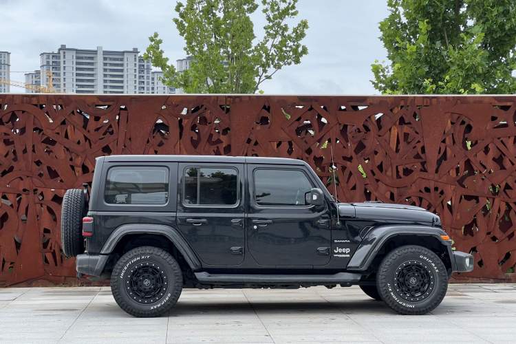Used Jeep Wrangler 2021 2.0T Sahara Four-Door Edition Exterior 7