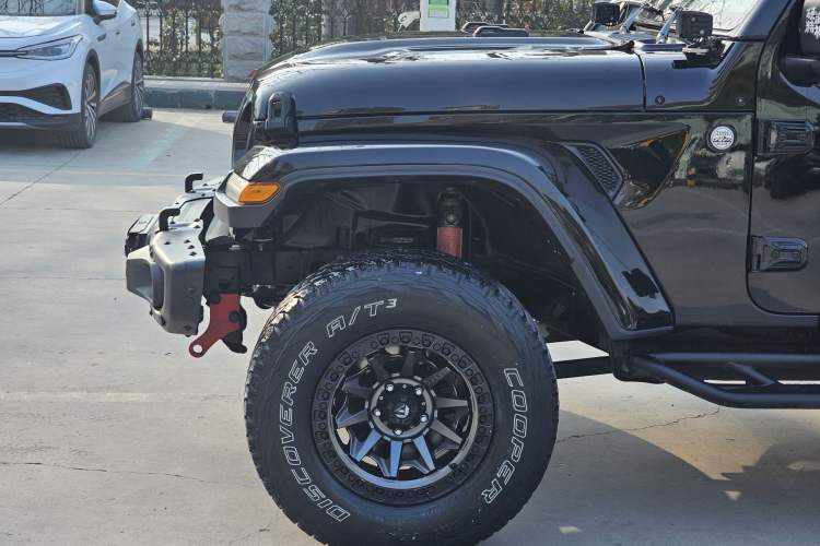 Used Jeep Wrangler 2021 2.0T Sahara Four-Door Edition Exterior 8