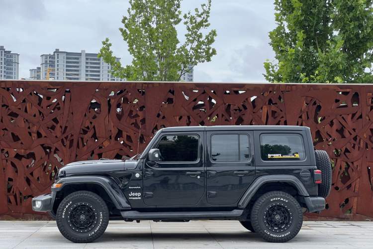 Used Jeep Wrangler 2021 2.0T Sahara Four-Door Edition Exterior 8
