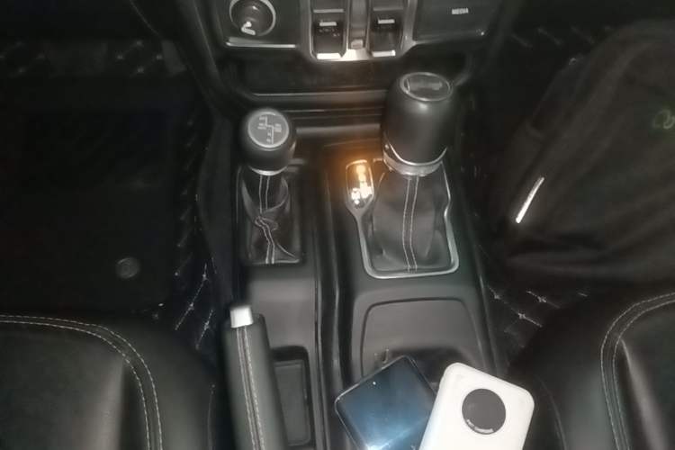 Used Jeep Wrangler 2021 2.0T Sahara Four-Door Edition Gear Lever