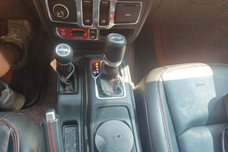 Used Jeep Wrangler 2021 2.0T Robin Hood two-door version Gear Lever