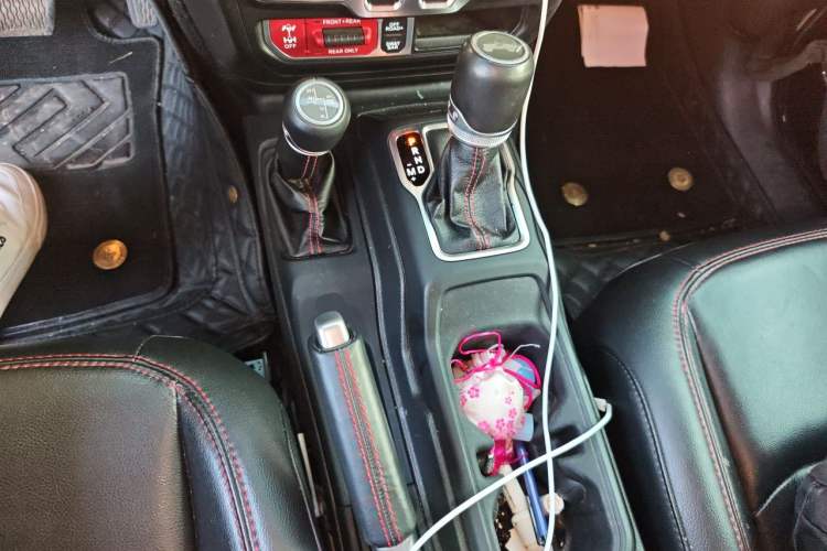 Used Jeep Wrangler 2021 2.0T Robin Hood two-door version Gear Lever