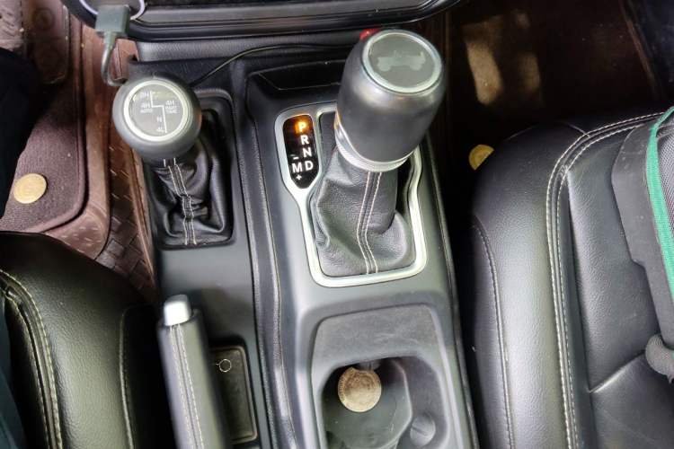 Used Jeep Wrangler 2021 2.0T Sahara Four-Door Edition Gear Lever