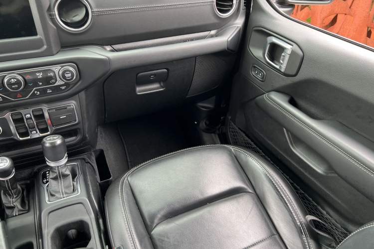 Used Jeep Wrangler 2021 2.0T Sahara Four-Door Edition Interior 11