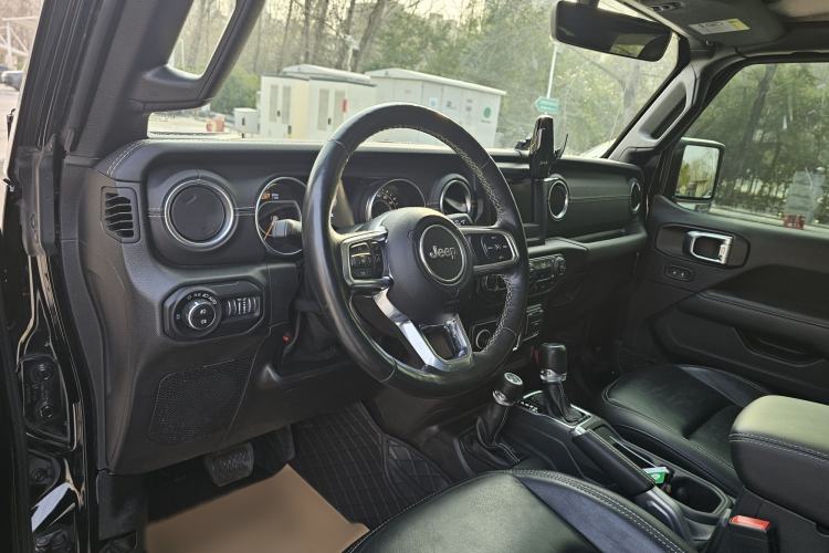 Used Jeep Wrangler 2021 2.0T Sahara Four-Door Edition Interior 2