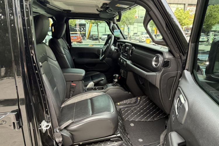 Used Jeep Wrangler 2021 2.0T Sahara Four-Door Edition Interior 2