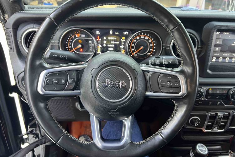 Used Jeep Wrangler 2021 2.0T Sahara Four-Door Edition Interior 2
