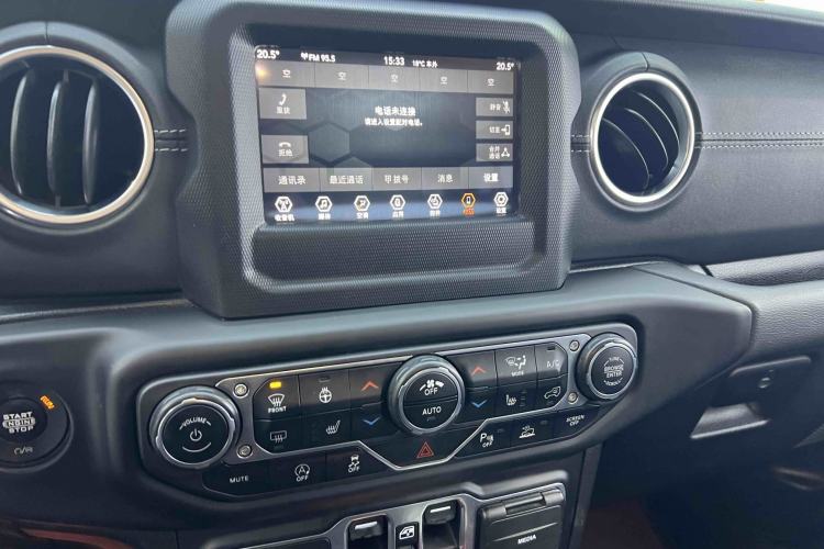 Used Jeep Wrangler 2021 2.0T Sahara Four-Door Edition Interior 3