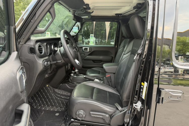 Used Jeep Wrangler 2021 2.0T Sahara Four-Door Edition Interior 4