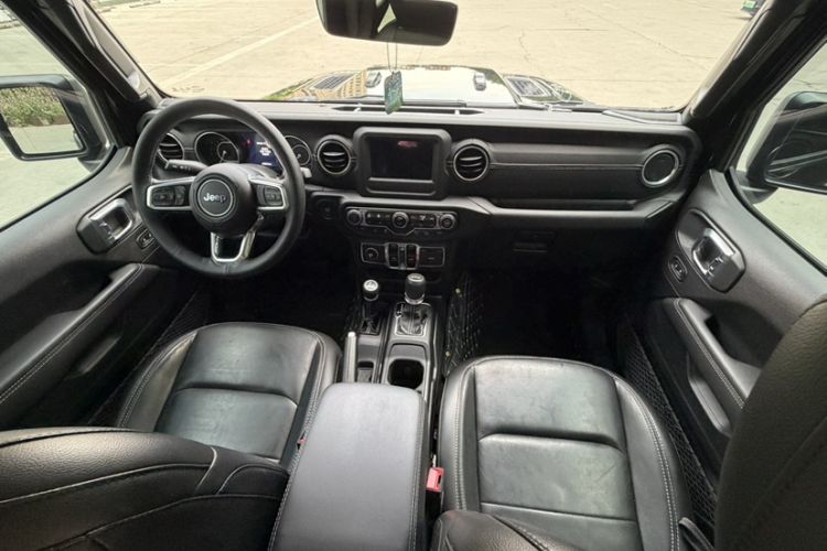 Used Jeep Wrangler 2021 2.0T Sahara Four-Door Edition Interior 5