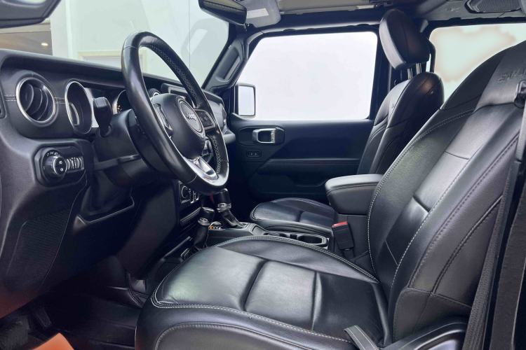 Used Jeep Wrangler 2021 2.0T Sahara Four-Door Edition Interior 5