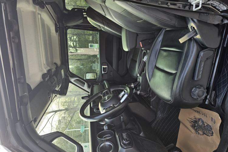 Used Jeep Wrangler 2021 2.0T Sahara Four-Door Edition Interior 6