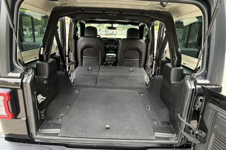 Used Jeep Wrangler 2021 2.0T Sahara Four-Door Edition Interior 6