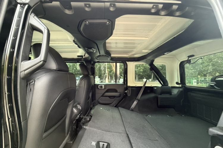 Used Jeep Wrangler 2021 2.0T Sahara Four-Door Edition Interior 7