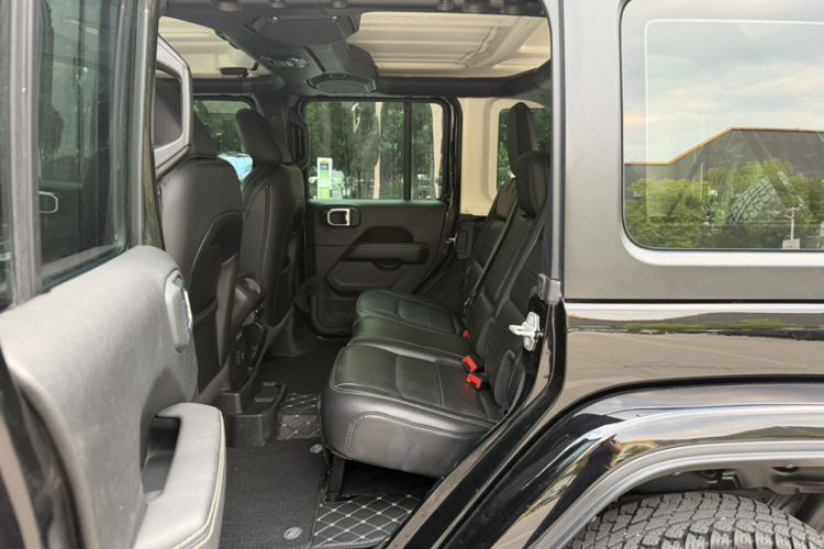 Used Jeep Wrangler 2021 2.0T Sahara Four-Door Edition Interior 8