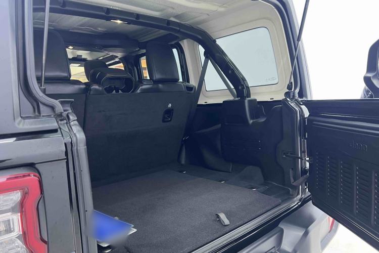 Used Jeep Wrangler 2021 2.0T Sahara Four-Door Edition Interior 8