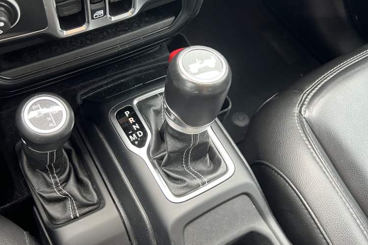 Used Jeep Wrangler 2021 2.0T Sahara Four-Door Edition Interior 8