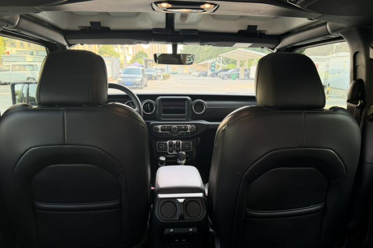 Used Jeep Wrangler 2021 2.0T Sahara Four-Door Edition Interior 9