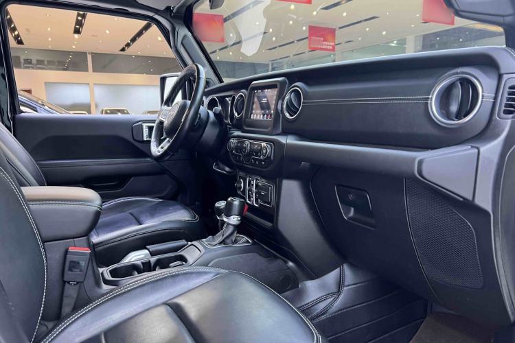 Used Jeep Wrangler 2021 2.0T Sahara Four-Door Edition Interior 9
