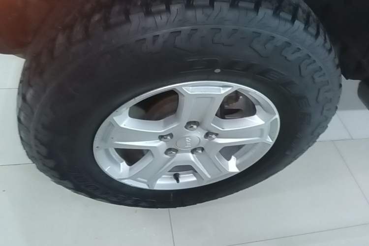 Used Jeep Wrangler 2021 2.0T Sahara Four-Door Edition Left Front Wheel Hub