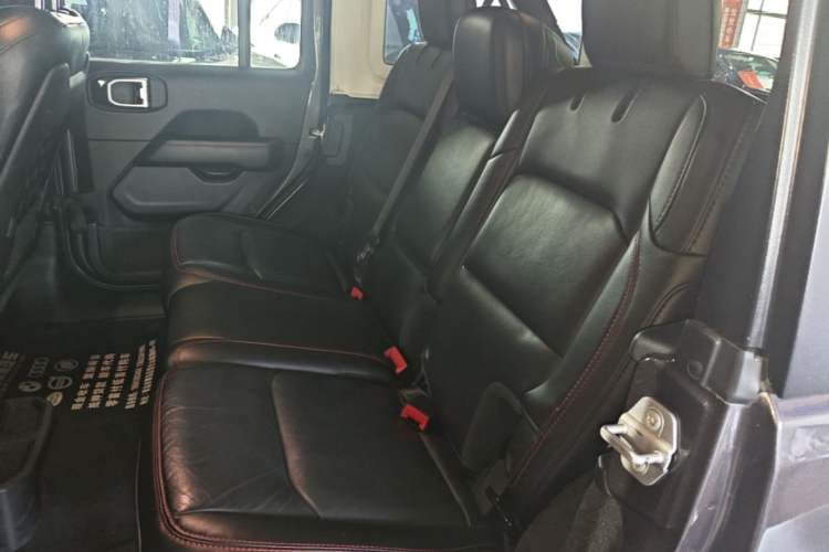 Used Jeep Wrangler 2021 2.0T Robin Hood Four-Door Edition Left Rear Seat