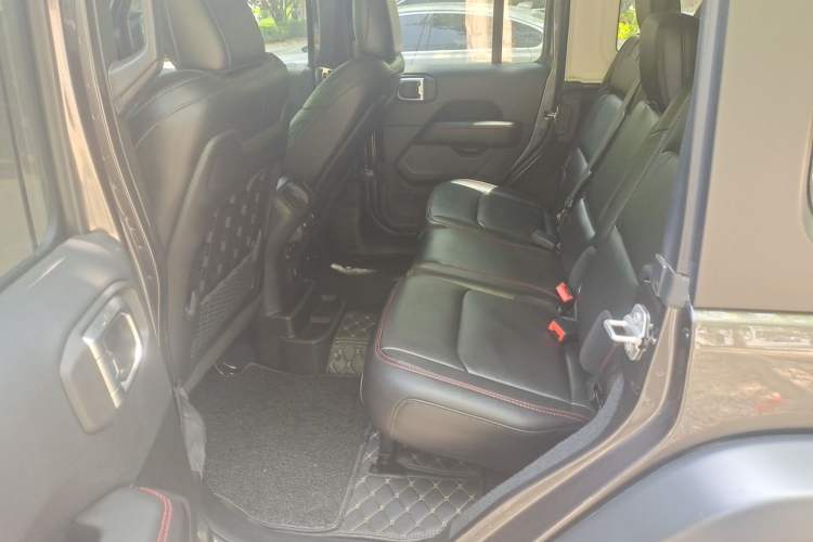 Used Jeep Wrangler 2021 2.0T Robin Hood Four-Door Edition Left Rear Seat