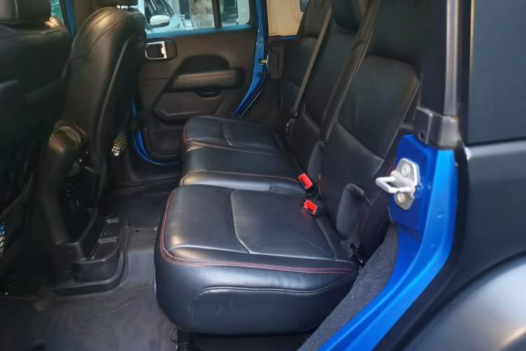 Used Jeep Wrangler 2021 2.0T Robin Hood Four-Door Edition Left Rear Seat