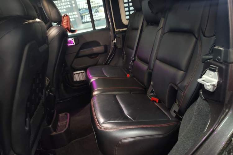 Used Jeep Wrangler 2021 2.0T Robin Hood Four-Door Edition Left Rear Seat