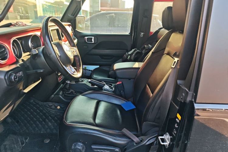 Used Jeep Wrangler 2021 2.0T Robin Hood two-door version Left Rear Seat