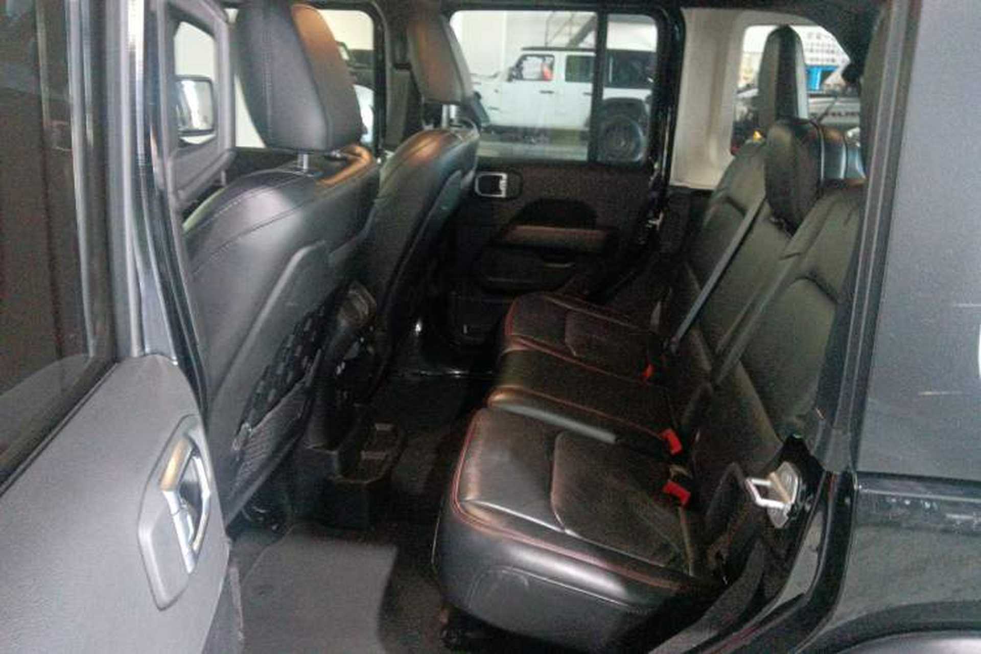 Used Jeep Wrangler 2021 2.0T Robin Hood Four-Door Edition Left Rear Seat