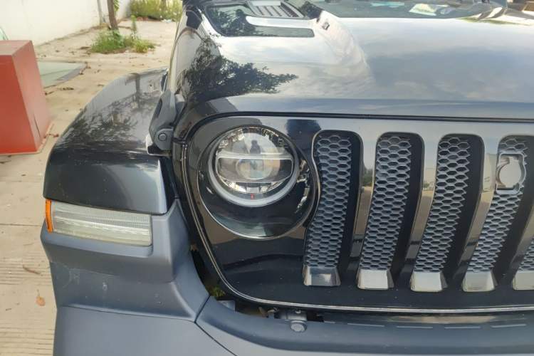 Used Jeep Wrangler 2021 2.0T Sahara Four-Door Edition Right Front Headlight