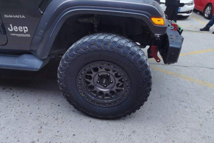 Used Jeep Wrangler 2021 2.0T Sahara Four-Door Edition Right Front Wheel Hub