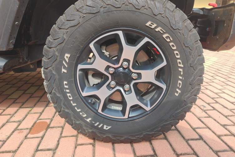 Used Jeep Wrangler 2021 2.0T Robin Hood two-door version Right Front Wheel Hub