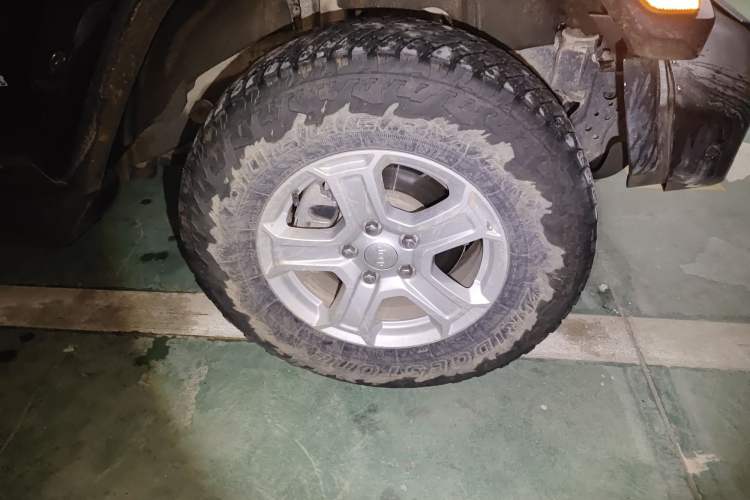 Used Jeep Wrangler 2021 2.0T Sahara Four-Door Edition Right Front Wheel Hub