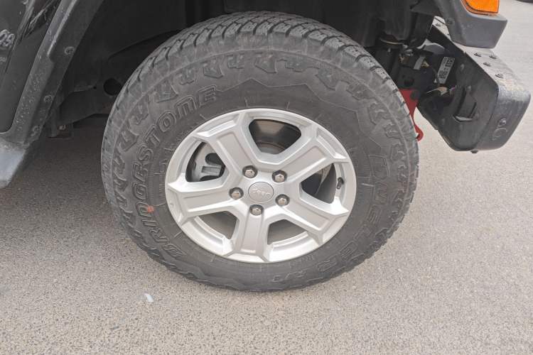 Used Jeep Wrangler 2021 2.0T Sahara Four-Door Edition Right Front Wheel Hub