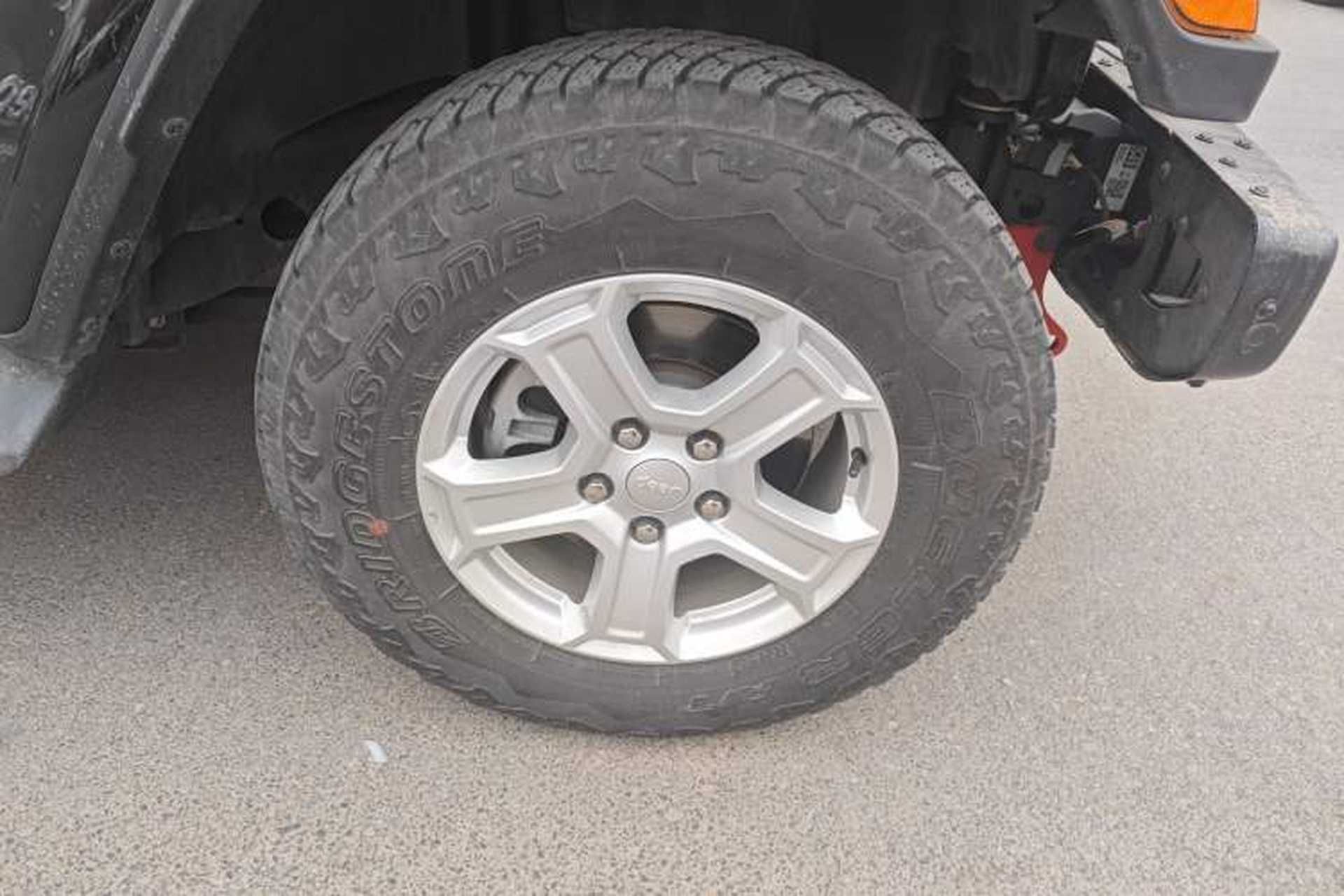 Used Jeep Wrangler 2021 2.0T Sahara Four-Door Edition Right Front Wheel Hub