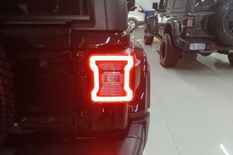 Used Jeep Wrangler 2021 2.0T Sahara Four-Door Edition Right Rear Taillight