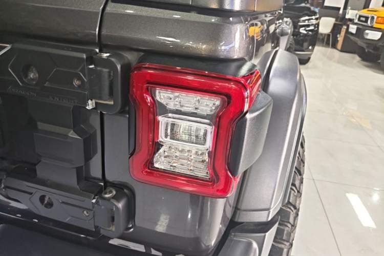 Used Jeep Wrangler 2021 2.0T Robin Hood Four-Door Edition Right Rear Taillight