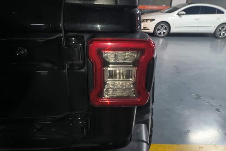 Used Jeep Wrangler 2021 2.0T Sahara Four-Door Edition Right Rear Taillight