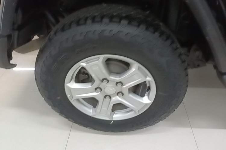 Used Jeep Wrangler 2021 2.0T Sahara Four-Door Edition Right Rear Wheel Hub