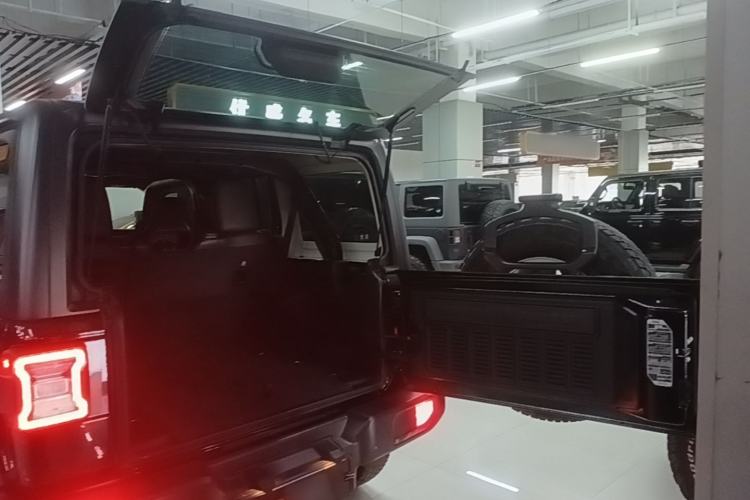Used Jeep Wrangler 2021 2.0T Sahara Four-Door Edition Trunk
