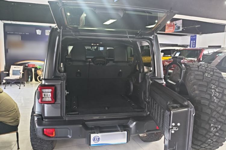 Used Jeep Wrangler 2021 2.0T Robin Hood Four-Door Edition Trunk