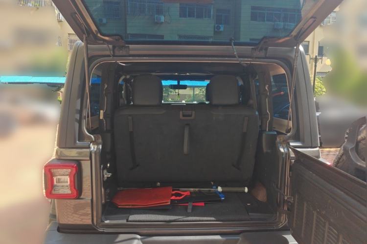 Used Jeep Wrangler 2021 2.0T Robin Hood two-door version Trunk