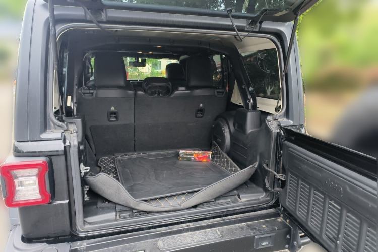 Used Jeep Wrangler 2021 2.0T Robin Hood Four-Door Edition Trunk